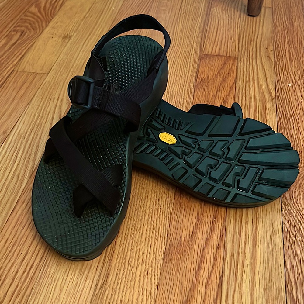 NWOT. Black Chacos. Classic Chaco Strap Style